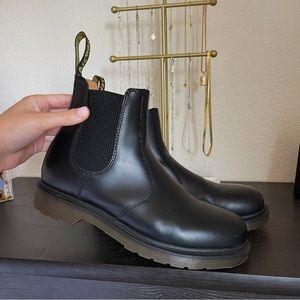 Dr. Martens 2976 Smooth Leather Chelsea Boots